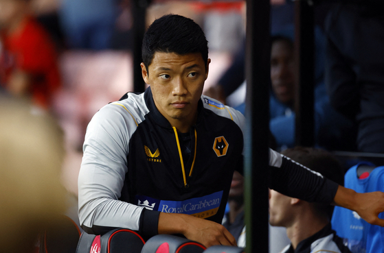 Hwang Hee-chan appears as an unused substitute as Wolverhampton Wanderers take on Bournemouth at Vitality Stadium in Bournemouth, England on Wednesday.  [REUTERS/YONHAP]