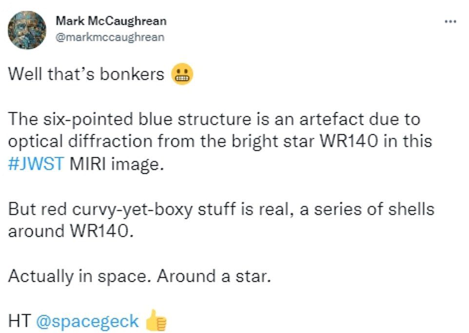 Mark McCaughrean bemerkte, dass WR140 ein sogenannter Wolf-Rayet-Stern ist, der einen Großteil seines Wasserstoffs ins All abgibt und dazu neigt, von Staub umgeben zu sein, der von einem Begleitstern zu seltsamen Hüllen geformt werden kann.