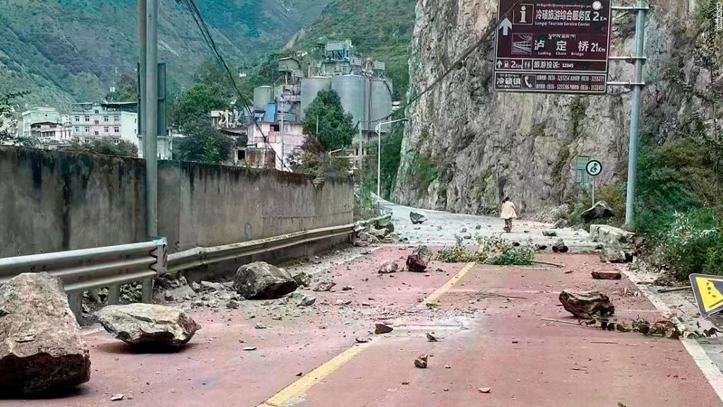 Erdbeben in China: Die Zahl der Todesopfer steigt in Sichuan auf 65, da Nachbeben die Provinz erschüttern