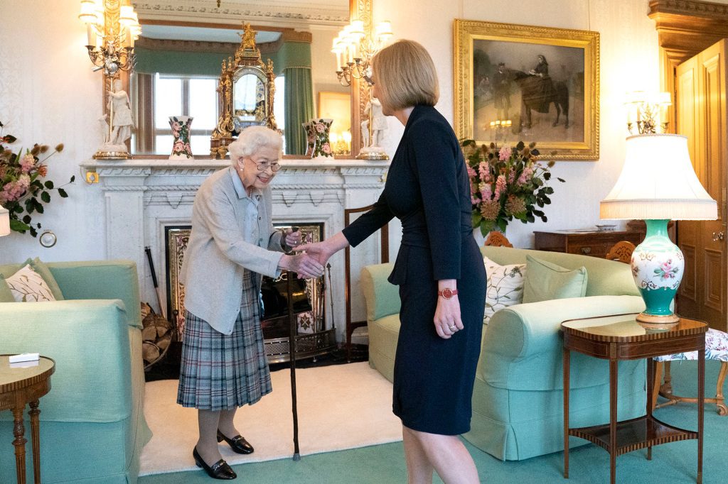 Die britische Königin Elizabeth II. und neue Vorsitzende der Konservativen Partei und gewählte britische Premierministerin Liz Truss