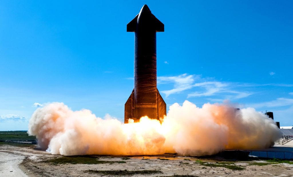 SpaceX Starship-Prototyp zündet sechs Triebwerke und entfacht ein massives Buschfeuer