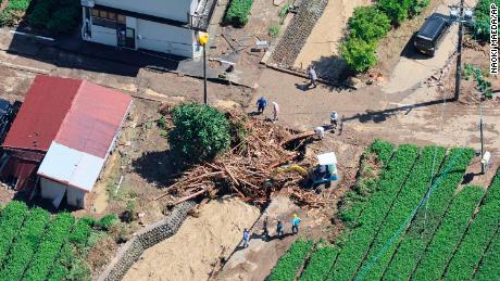 Holz und Trümmer, die am 24. September 2022 vom Tropensturm Talas in Shimada, Präfektur Shizuoka, Japan, weggefegt wurden.