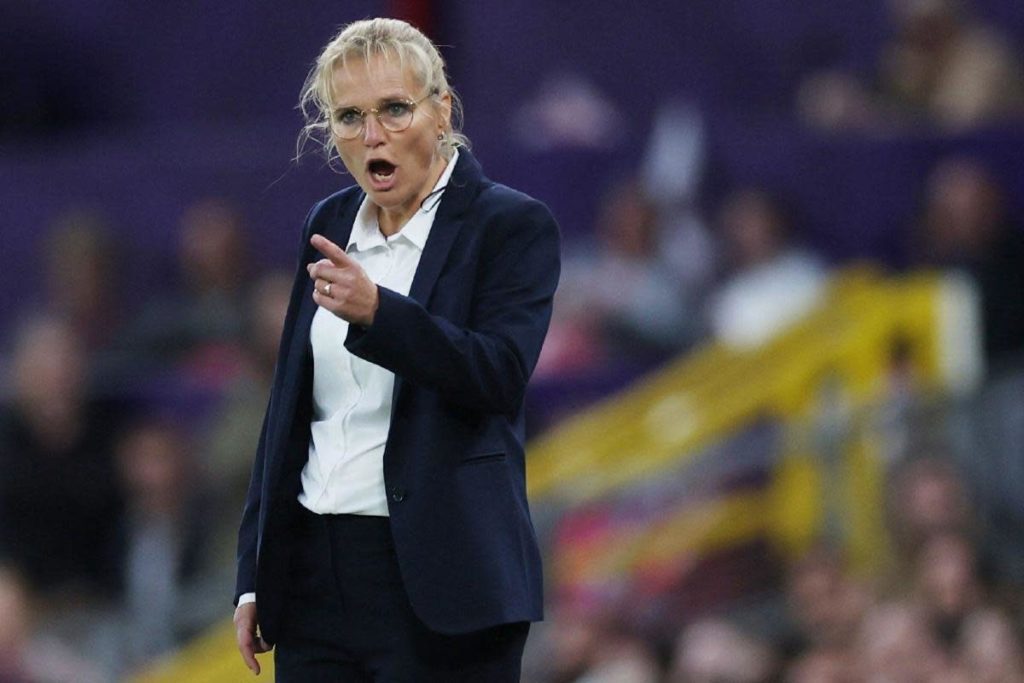 Englands Trainerin Sarina Wiegman enttäuschte, als die Lionesses in einem winzigen Stadion der dritten Liga gegen Österreich antraten