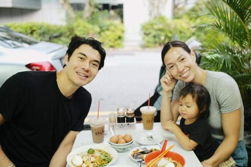 Schauspieler Henry Golding und seine Familie kehren nach Singapur zurück und tauchen in die lokale Küche ein