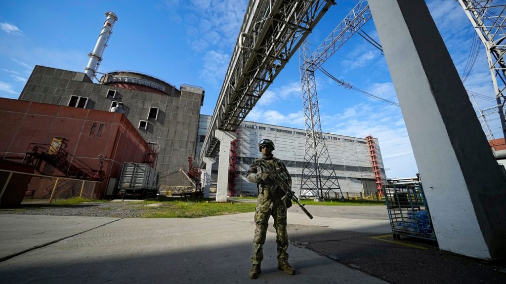 Selenskyj: Ukrainisches Atomkraftwerk „einen Schritt von einer radioaktiven Katastrophe entfernt“