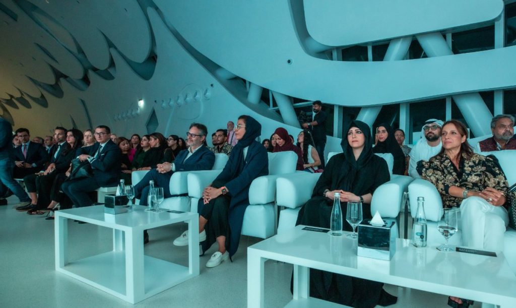Sheikha Latifa besucht ihre erste Modenschau, als die Mode- und Designschule Istituto Marangoni in Dubai ankommt