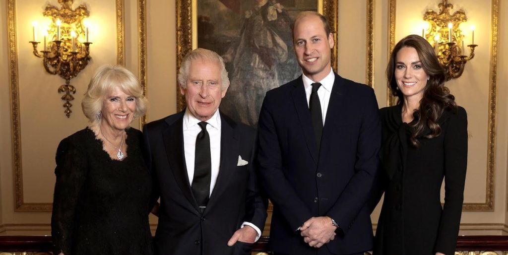 Sehen Sie King Charles, Queen Consort Camilla, Prinz William und Prinzessin Kate in einem neuen Porträt