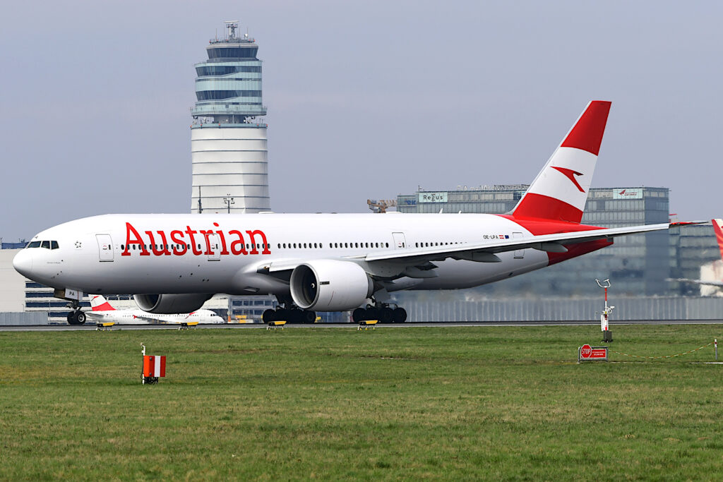 Austrian tauscht sechs 777 Business Seats gegen 16 Premium und 14 Economy Runway Girl