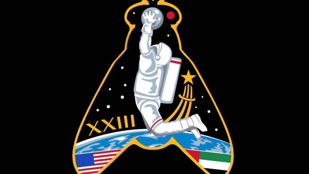 Der NASA-Aufnäher „Astronaut Class of 2023“ zeigt die Flagge der Vereinigten Staaten und der Vereinigten Arabischen Emirate
