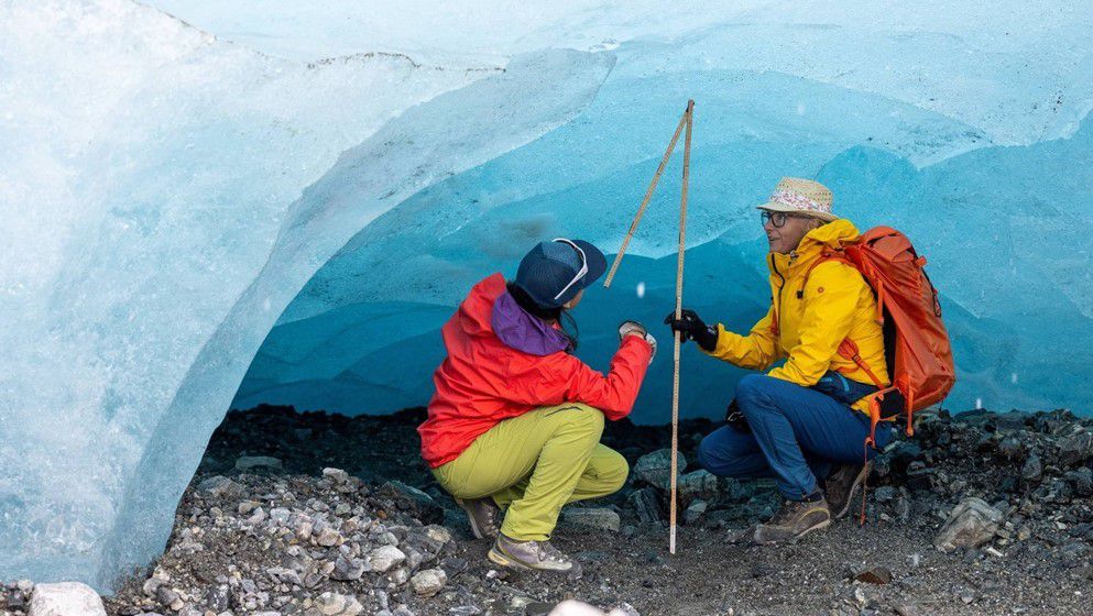 Österreichische Wissenschaftler versuchen, die Geheimnisse schmelzender Gletscher zu lüften...