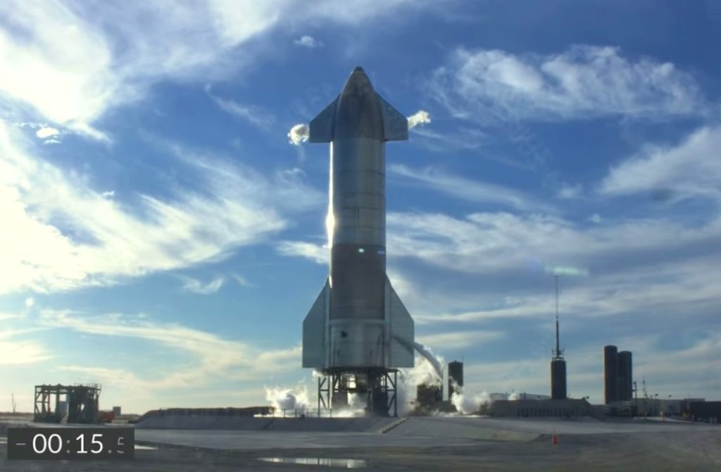 Sehen Sie die Zauberstäbe von SpaceX beim Stapeln der Starship-Rakete in Aktion