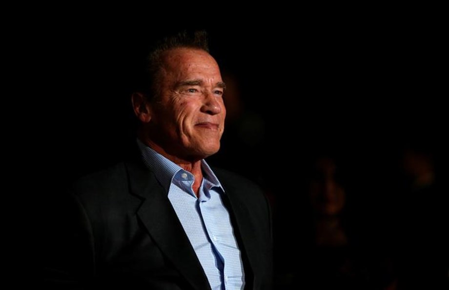 Zusammenfassung der Unterhaltungsnachrichten: Schwarzenegger fordert „Bekämpfung des Hasses“ während des Auschwitz-Besuchs;  Sänger R. Kelly, bereits hinter Gittern, wurde aufgefordert, Opfer und mehr zu bezahlen