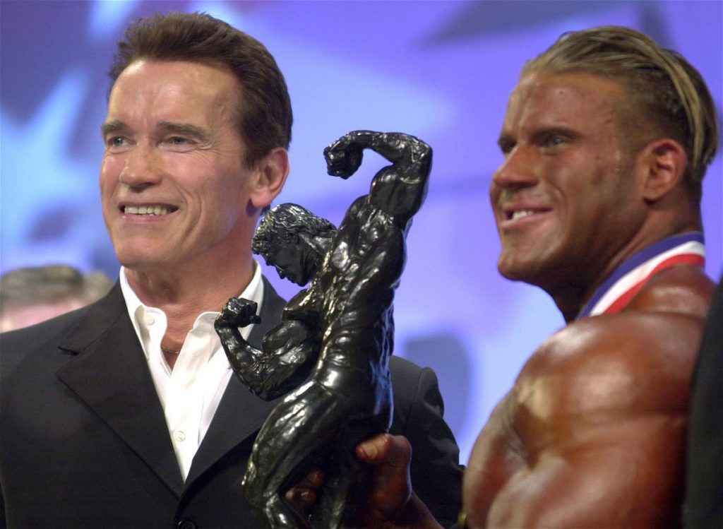 'Einen Blick auf Arnold zu erhaschen war wie eine große Sache': 4 Mal enthüllte Mr. Olympia einmal Arnold Schwarzeneggers göttliches Image im Bodybuilding