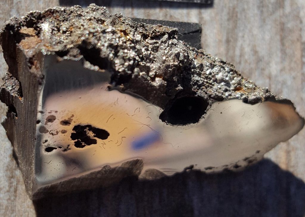 Zwei Mineralien – nie zuvor auf der Erde gesehen – in massivem Meteorit entdeckt
