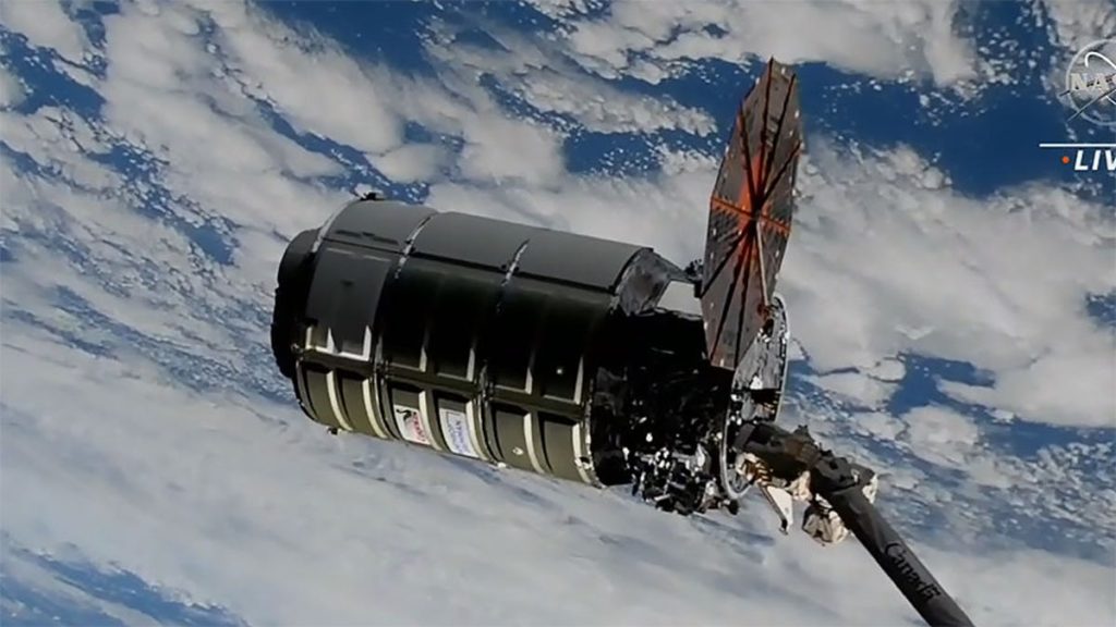 Die Raumsonde Cygnus erreicht die ISS mit nur einem funktionierenden Solarpanel