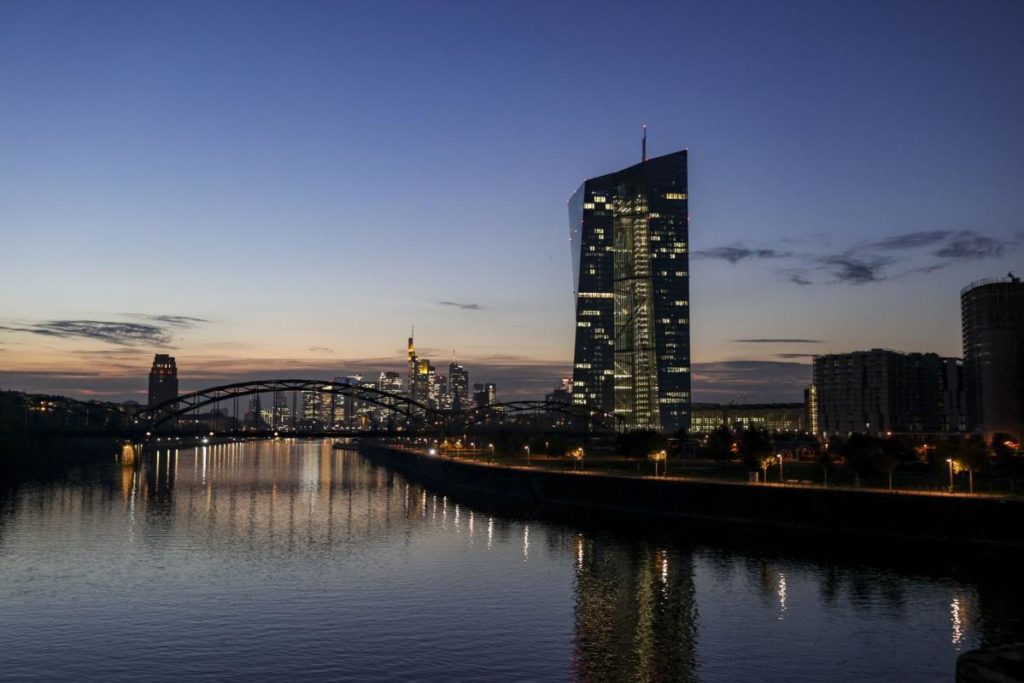 EZB-Beamte wiegen ein langsameres Zinserhöhungstempo mit einer halben Punktbewegung ab