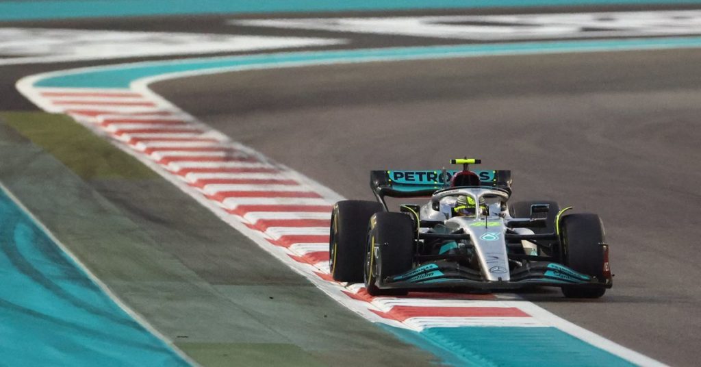 Hamilton freut sich, die Rückseite eines „unerwünschten“ Mercedes zu sehen