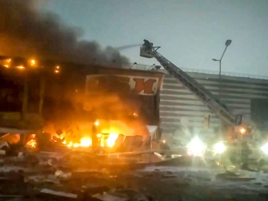 Ein riesiges Feuer verwüstet ein Einkaufszentrum in einem Vorort von Moskau |  Neu