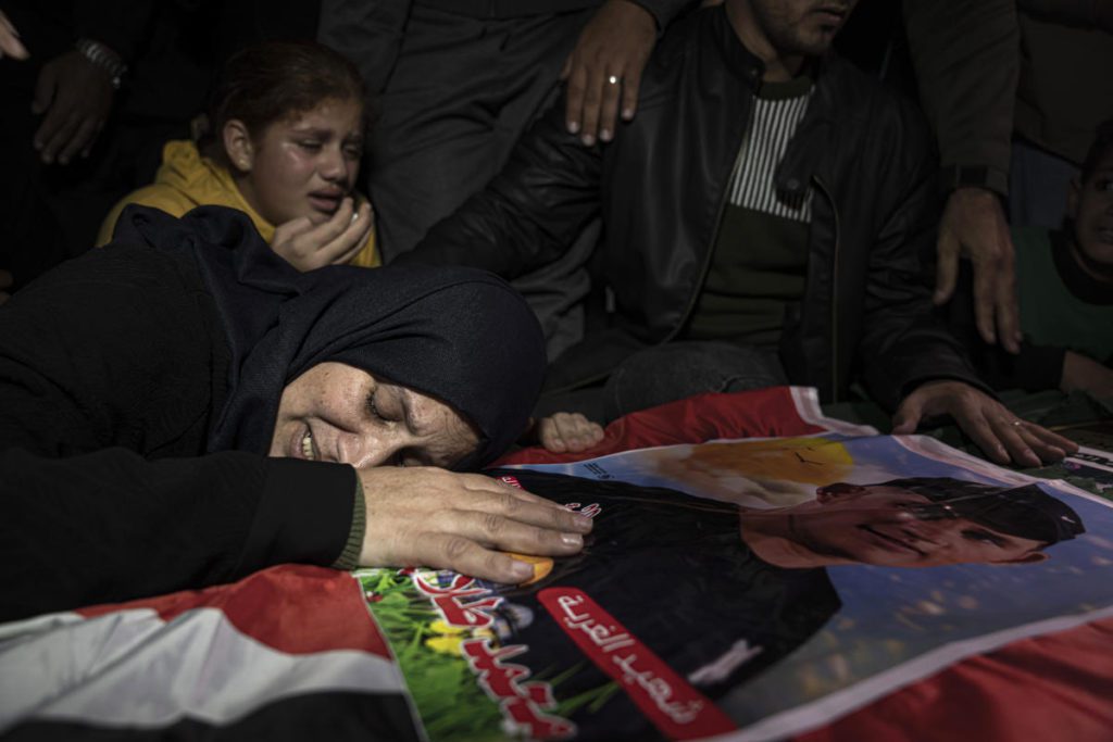 Massenbegräbnis in Gaza bringt Tränen, seltene Kritik an Hamas