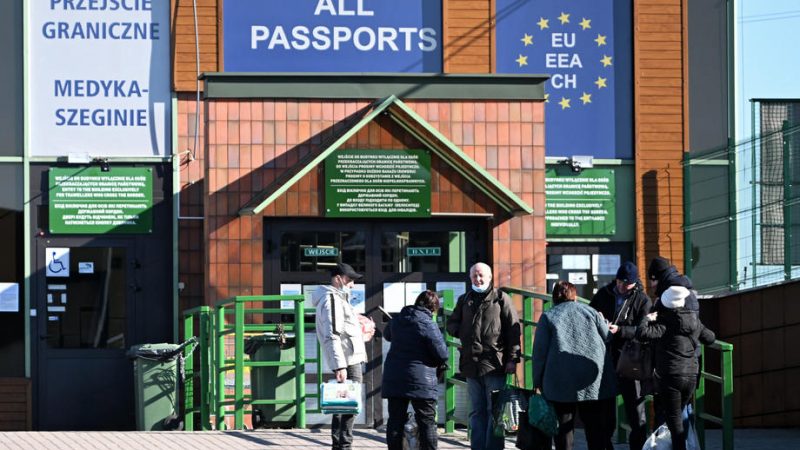 Österreich trotz restriktiver Migrationspolitik zur Aufnahme ukrainischer Flüchtlinge bereit – EURACTIV.de