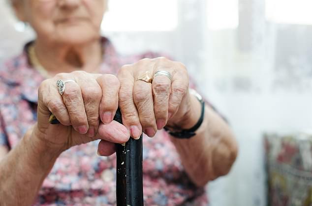 Wissenschaftler haben gesagt, dass längere Gene dazu führen können, dass jemand länger lebt (Stockfoto)